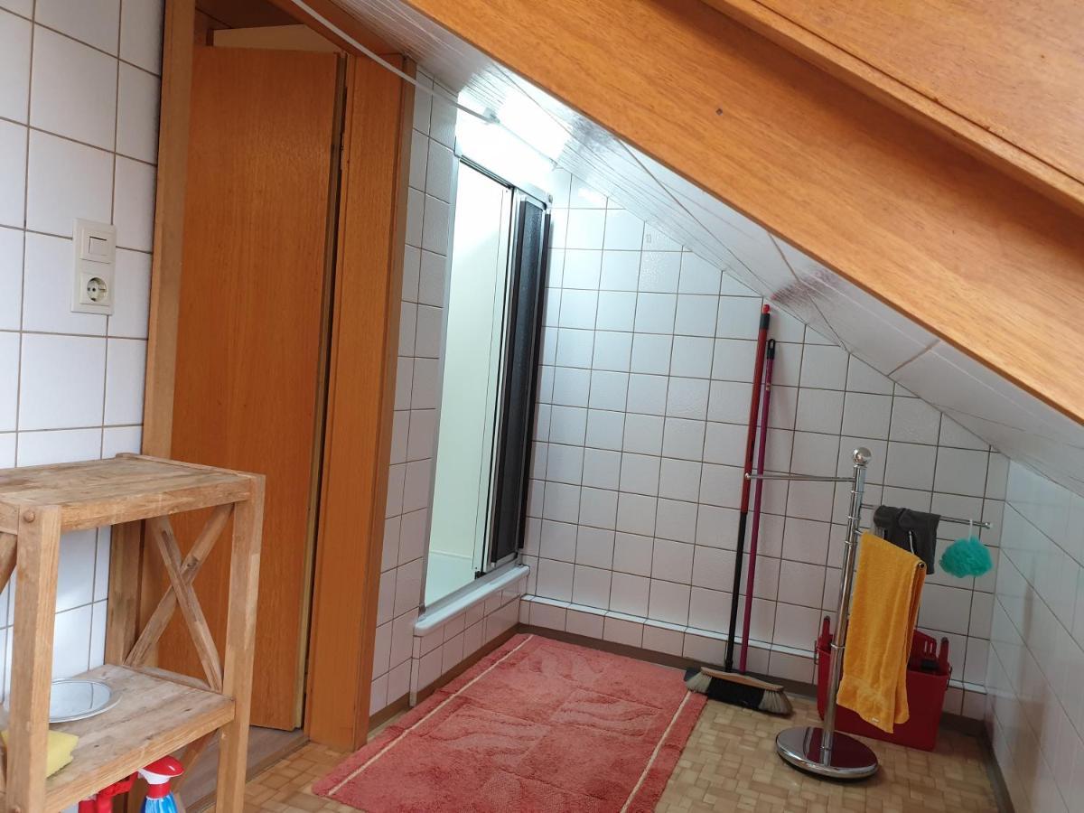 Sonnige Ruhige Dachzimmer Inkl Wifi Plus Kaffee Mit Wg Dusche Und Neuer Kueche Lorrach Exterior photo