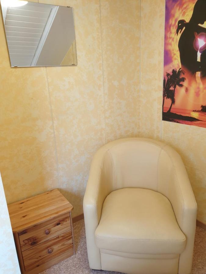 Sonnige Ruhige Dachzimmer Inkl Wifi Plus Kaffee Mit Wg Dusche Und Neuer Kueche Lorrach Exterior photo